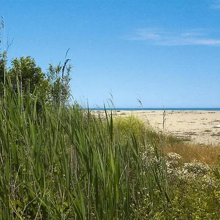 דירה In Near Sandy Beach, Cleaning Included